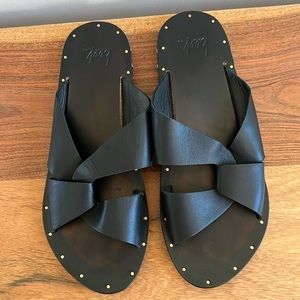 Beek Pigeon Criss CrossTwist Leather Slide Sandal